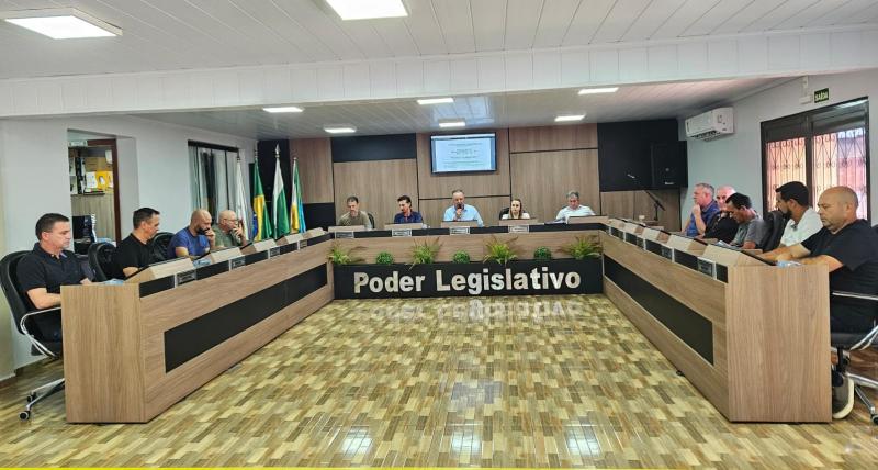 Última sessão do ano foi realizada nesta segunda-feira (16)